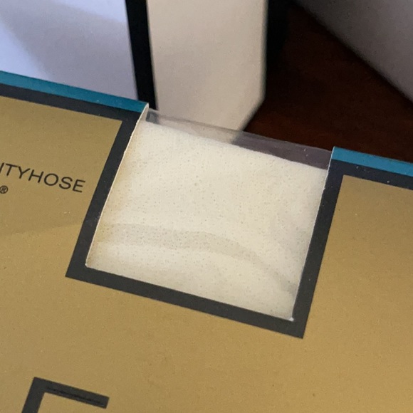 Anne Klein Signature Sheer Control Top Pantyhose - Picture 7 of 8